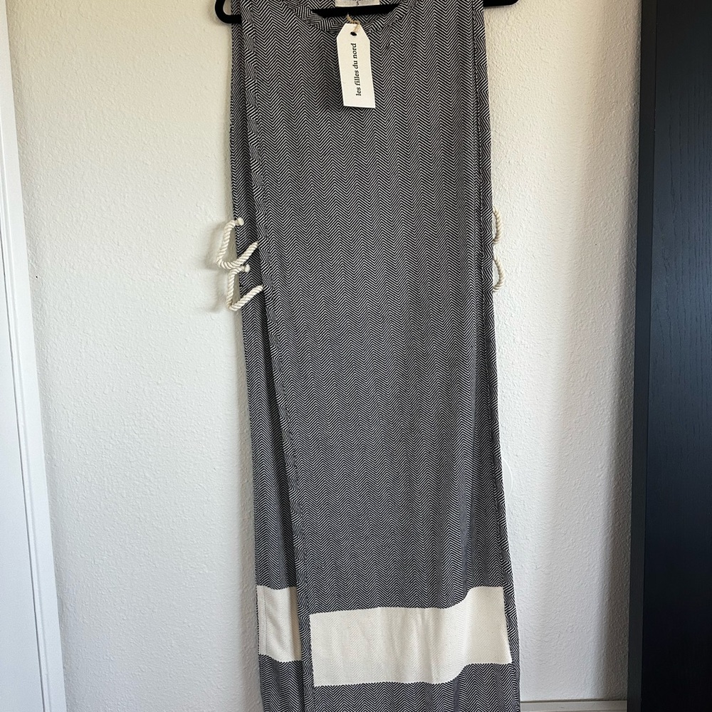 Elegant Gray and White Sleeveless Swim Coverup Dress